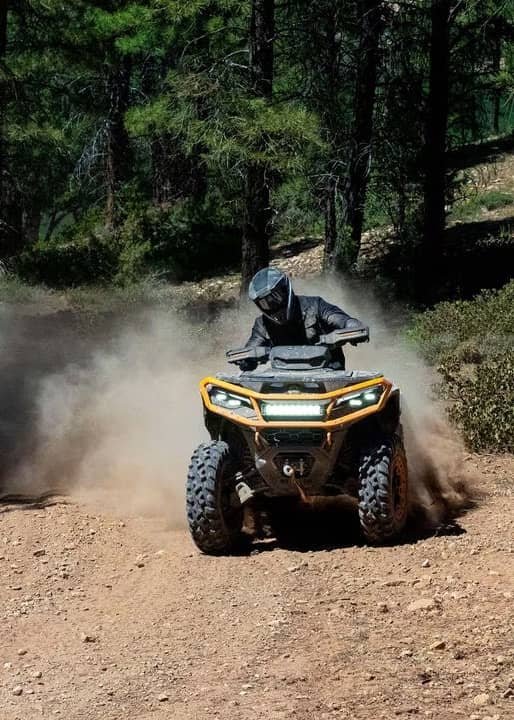 ATV kørsel i naturen – opdag udstyr og tilbehør hos amt moto